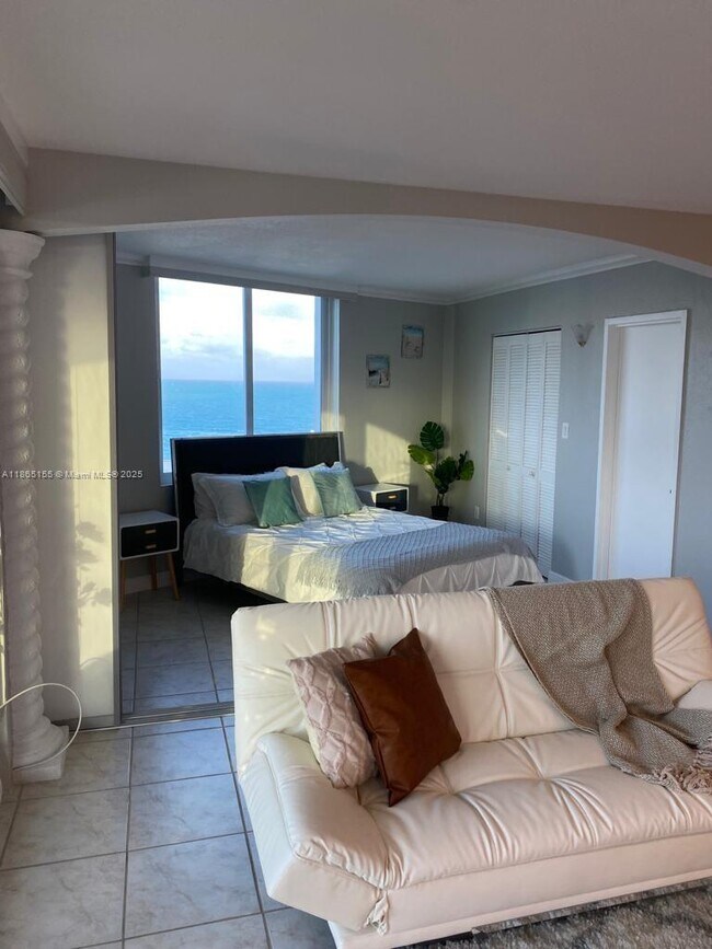 Building Photo - 5401 Collins Ave