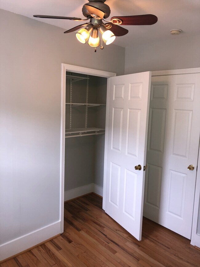 Building Photo - 3bd/2ba w/ Large Front Porch & Backyard in Grant Park!!