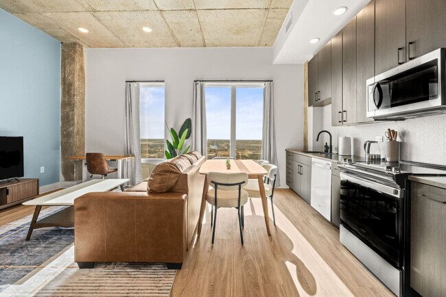 Building Photo - 605 N 12th St