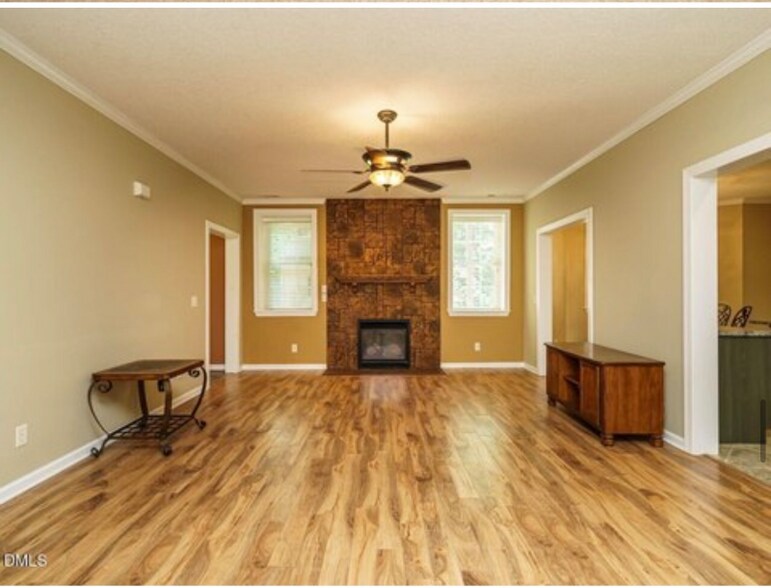 Building Photo - 230 Paula Dr