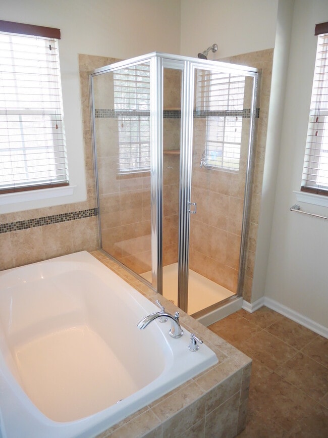 Building Photo - Gorgeous Townhome Located at Preserves at ...