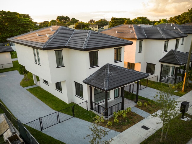 Building Photo - 18020 SW 103rd Ave