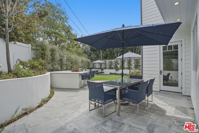 Building Photo - 530 Arbramar Ave