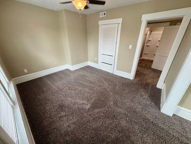 Building Photo - 2542 Glen Echo Dr