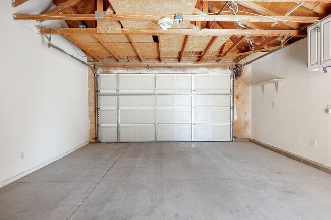 Building Photo - For RENT at Sandalwood Park North