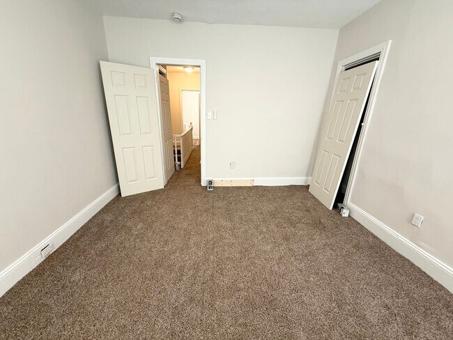 Building Photo - 2262 N Gratz St