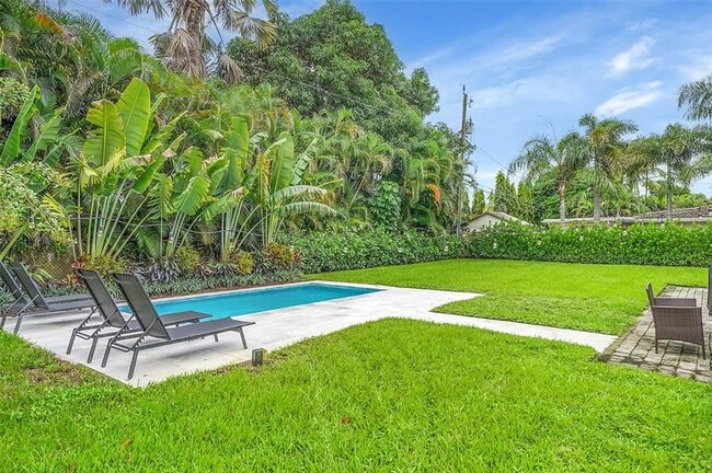 Building Photo - 400 NE 26th Dr