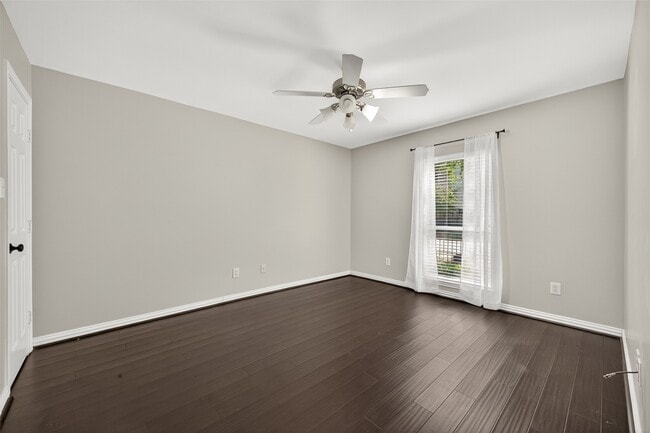 Building Photo - 1127 W 24th St