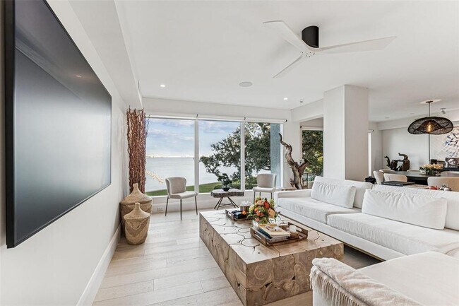 Building Photo - 5010 Bayshore Blvd