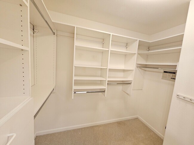 Building Photo - Charming 4 Bed 3 Bath Townhome near Santana Row Available Now!!