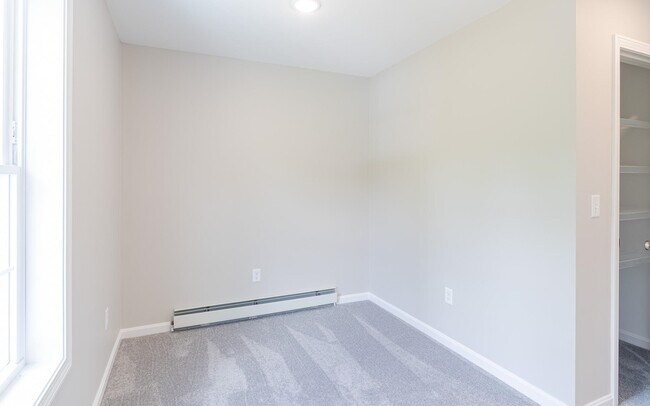 Building Photo - 142 Whitcomb Rd