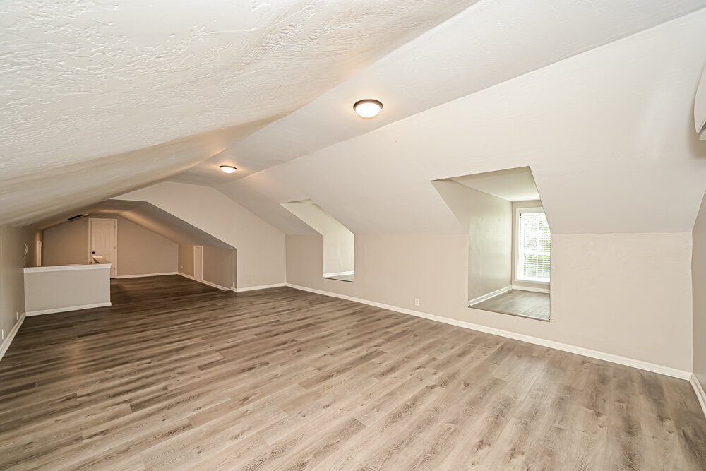 Building Photo - 1102 Burlington Ct