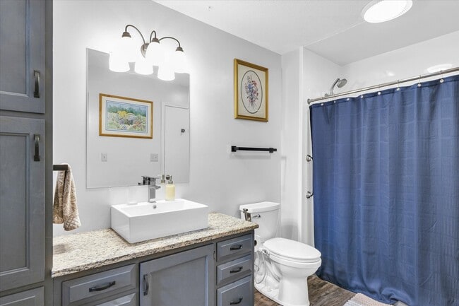 Building Photo - 1 Lyndhurst Village Ct