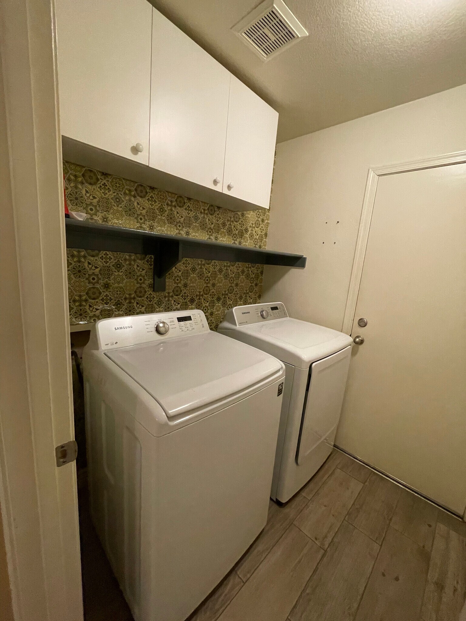 Laundry room - 1220 W Butler Dr