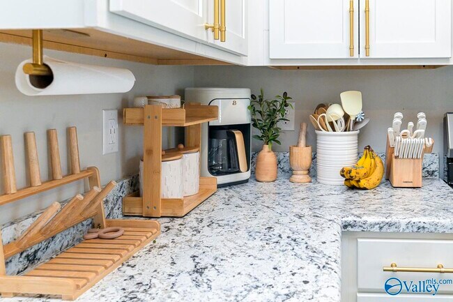 Building Photo - 110 Olde Hearth Rd