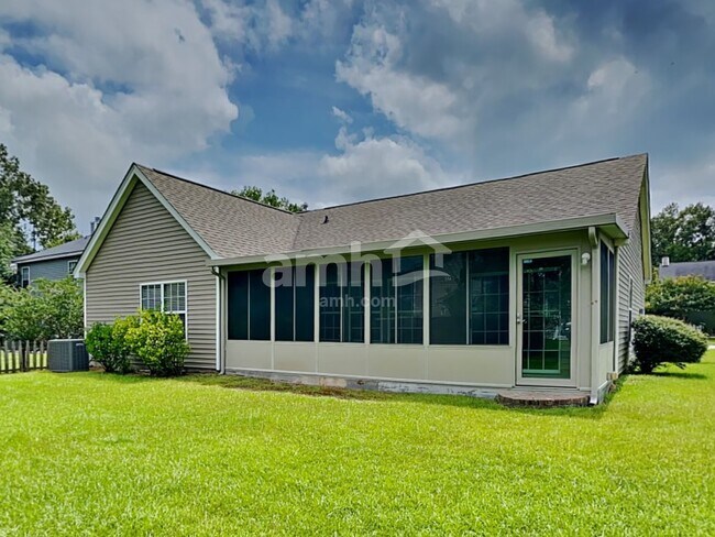 Building Photo - 530 Beverly Dr