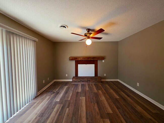 Building Photo - Nicely updated 3 bedroom, 2 bath home with 1-car garage