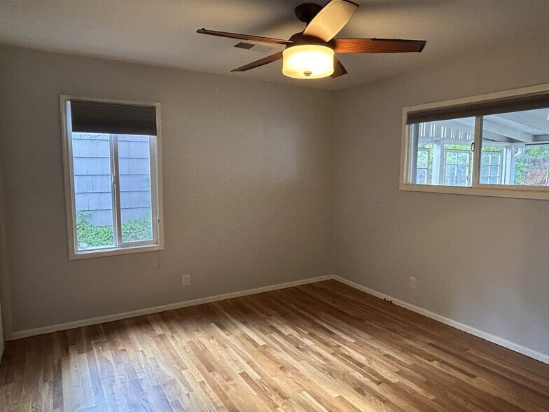 Building Photo - 1705 Elmcrest Dr