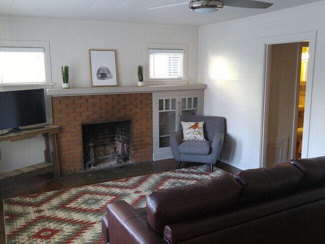 Building Photo - 170-704-708 Broadway Duplex, Bend