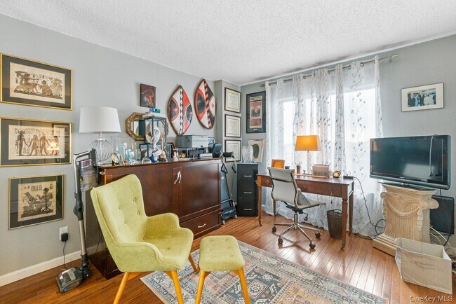 Building Photo - 25-40-40 Shore Blvd