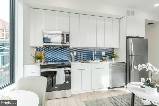 Building Photo - 1131-39 N Front St