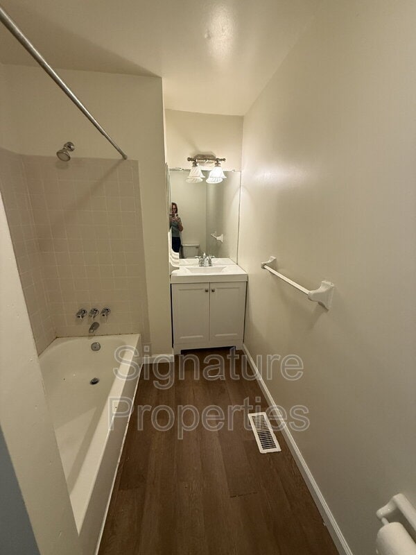 Building Photo - 913 Ewell Rd