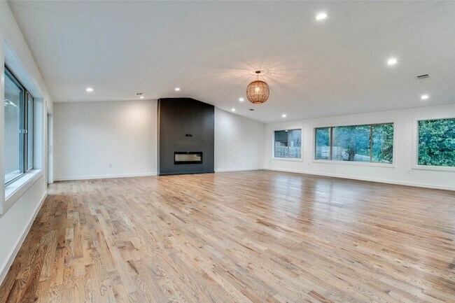 Building Photo - 1408 S Alamo Rd