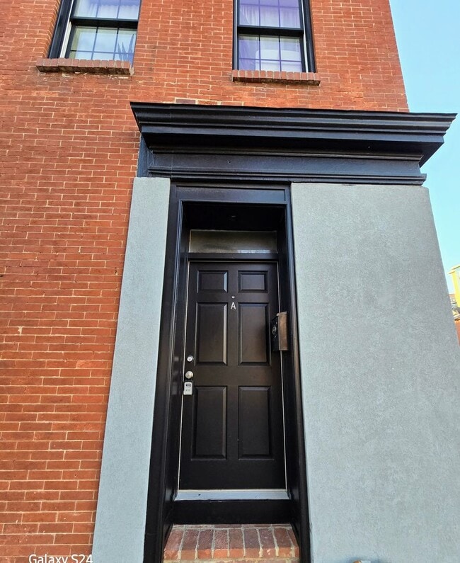 Building Photo - 401 S Eden St