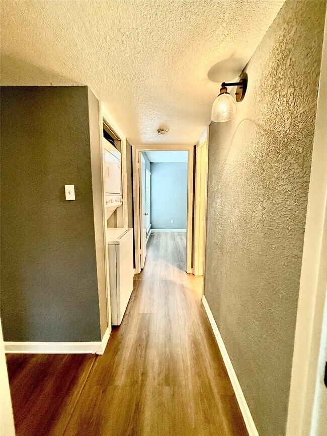 Building Photo - 10075 Westpark Dr