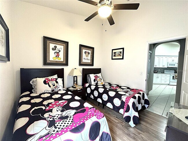 Building Photo - 16724 Rolling Green Dr