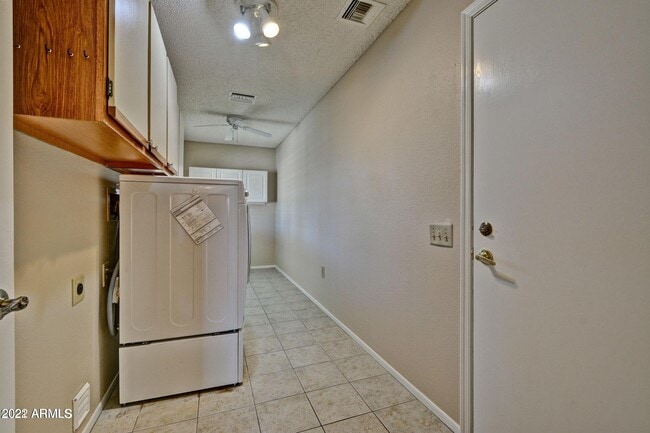 Building Photo - 14214 W Yosemite Dr