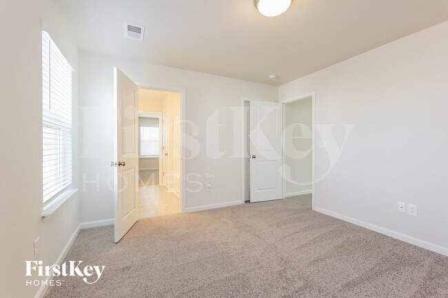 Building Photo - 23 Wild Lily Dr