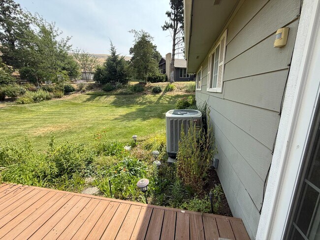 Building Photo - 1416 Scenic Dr