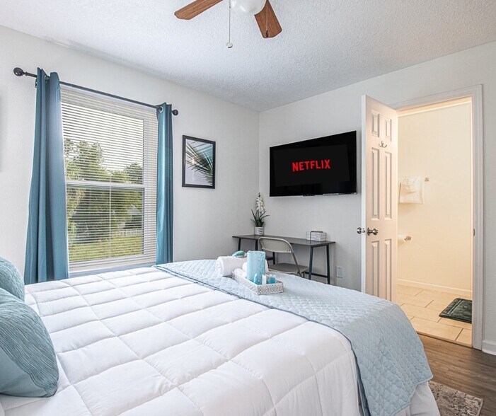 Private Bedroom - 1110 Century Oaks Dr