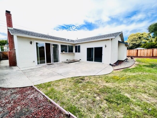 Building Photo - Move-In Ready 4BD/2BA Single Story, Ranch-...