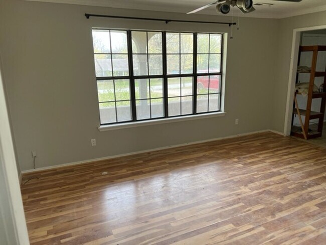 Building Photo - Four Bedroom Home on Over Half an Acre in Vandergriff School District