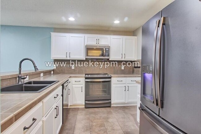 Building Photo - 4 Bed, 2.5 Bath Home in Felida with Pergol...