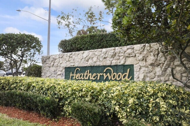 Building Photo - Heatherwood Lake Front Pool Home in St. Lucie West