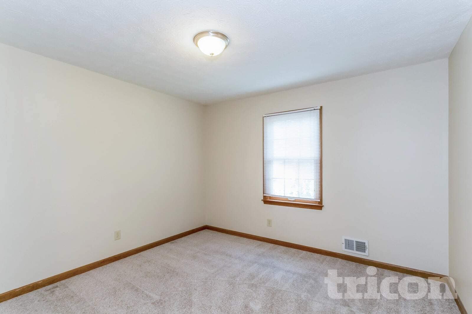 Building Photo - 1430 Hillside Pl SE