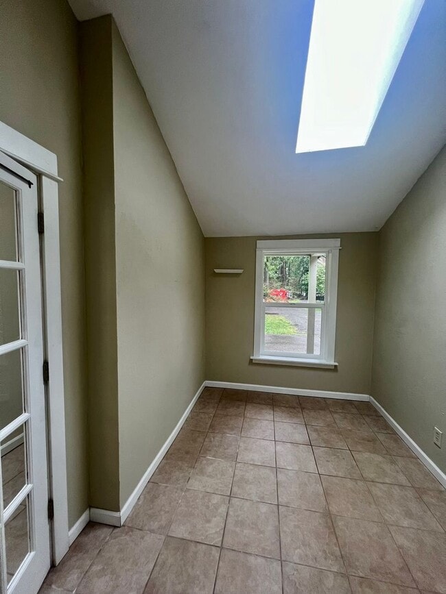 Building Photo - PENDING APPLICATION; Private Westside 3 BD+Den