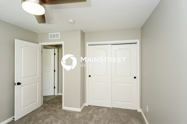Building Photo - 3 Bedroom Pet-Friendly Home in Jeffersonville, IN with Main Street Renewal