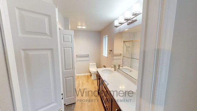 Building Photo - 739 S E Landen Dr