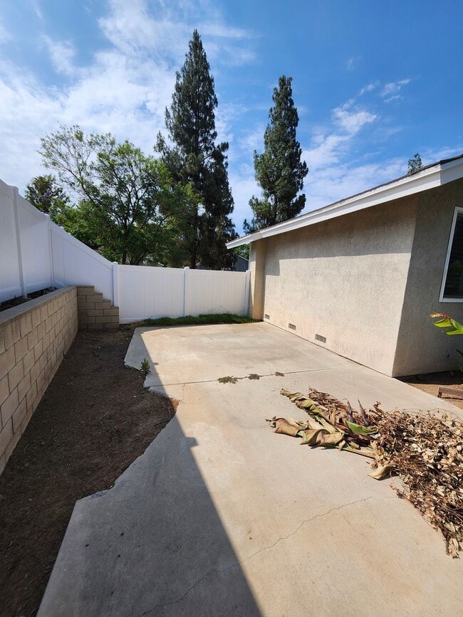 Building Photo - Big backyard with lots of upgrades