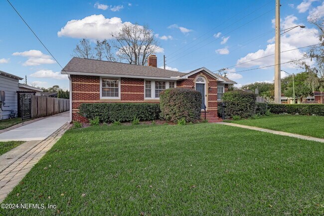 Building Photo - 1427 River Oaks Rd