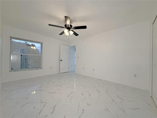 Building Photo - 1820 Hallcrest Dr