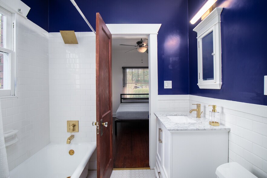 Building Photo - 1102 E Palm Lane