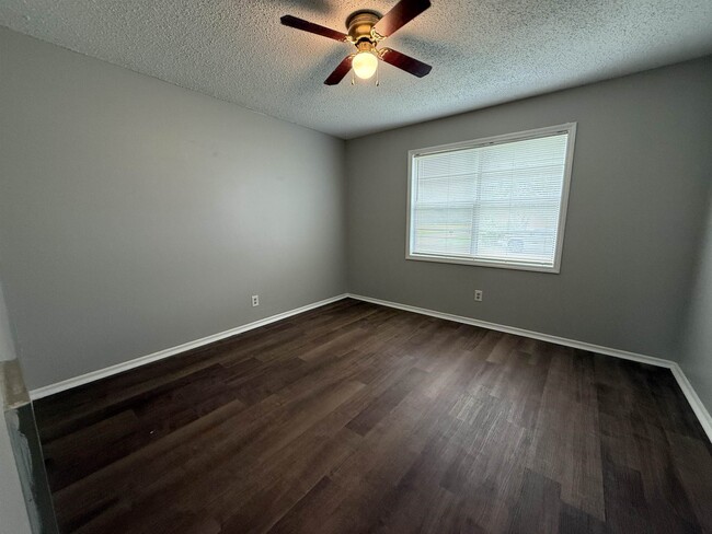 Building Photo - 119 Jelk St