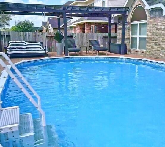 Building Photo - 2109 Mooncrest Dr