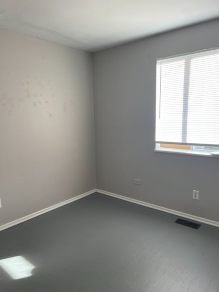 Building Photo - 1112 Dennison Ave