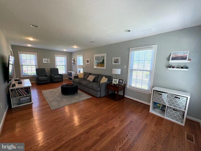 Building Photo - 9926 Tartan Ct